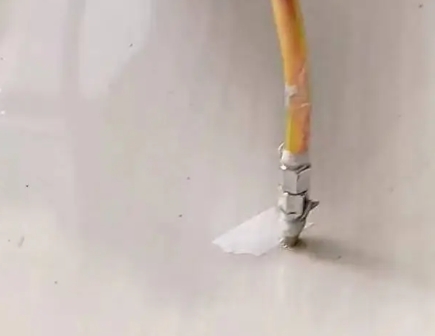 澄迈瓷砖空鼓维修公司专业解答在瓷砖铺贴过程中，如果使用的砂料过粗（如全部使用了粗砂），可能会导致以下问题