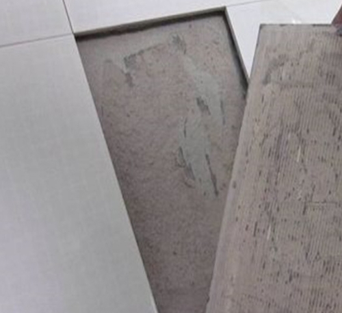澄迈瓷砖空鼓维修公司分享瓷砖铺贴时如果打浆（即涂抹在瓷砖背面和基层上的砂浆或瓷砖胶）过少，会带来以下问题